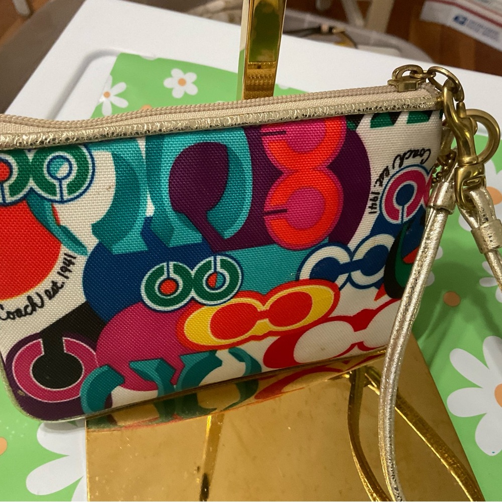 Rare Coach Poppy Wristlet from ECU. - Picture 7 of 9